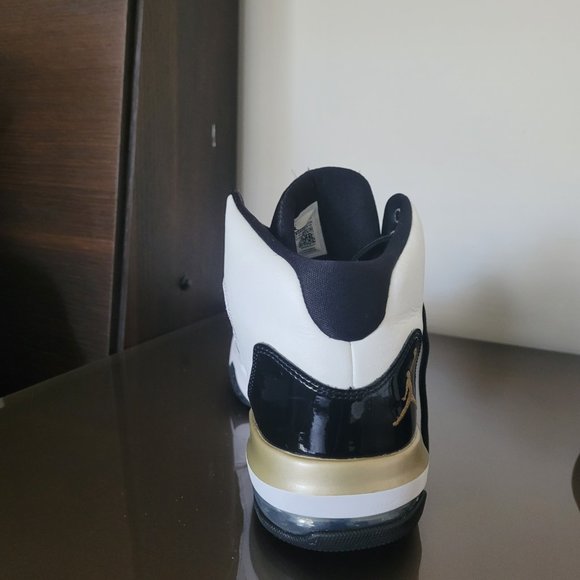 Air Jordan Max Aura white black gold big boys size 8.5 - Picture 8 of 16